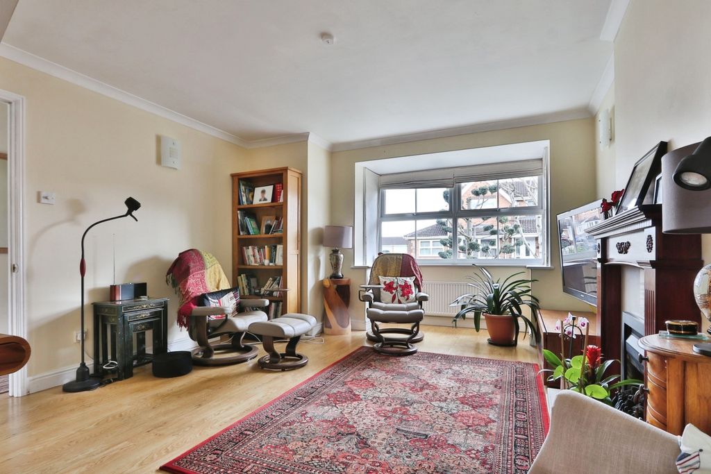 Property photo 3 of 21 4093347
