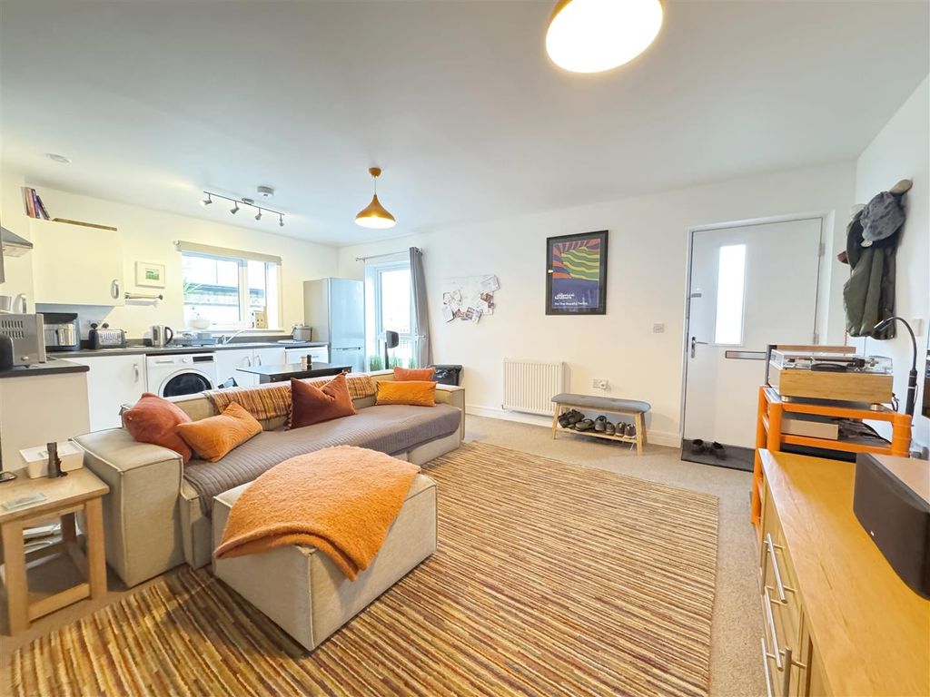 Property photo 3 of 10 Living Room