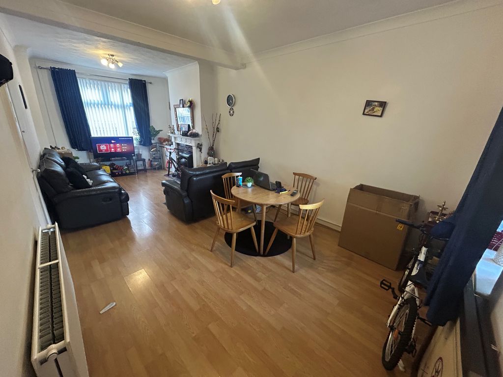 Property photo 3 of 12