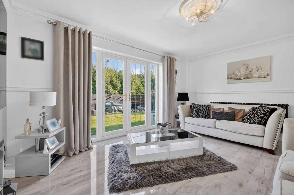 Property photo 3 of 32