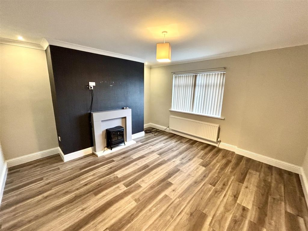 Property photo 2 of 10 Living Room