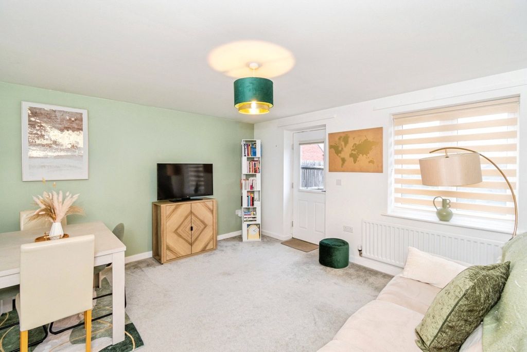 Property photo 2 of 17 Picture No. 16