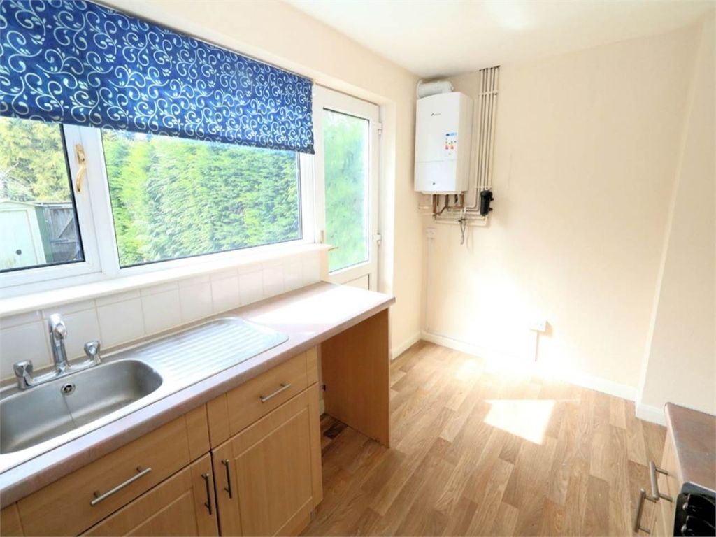 Property photo 3 of 9 Kitchen