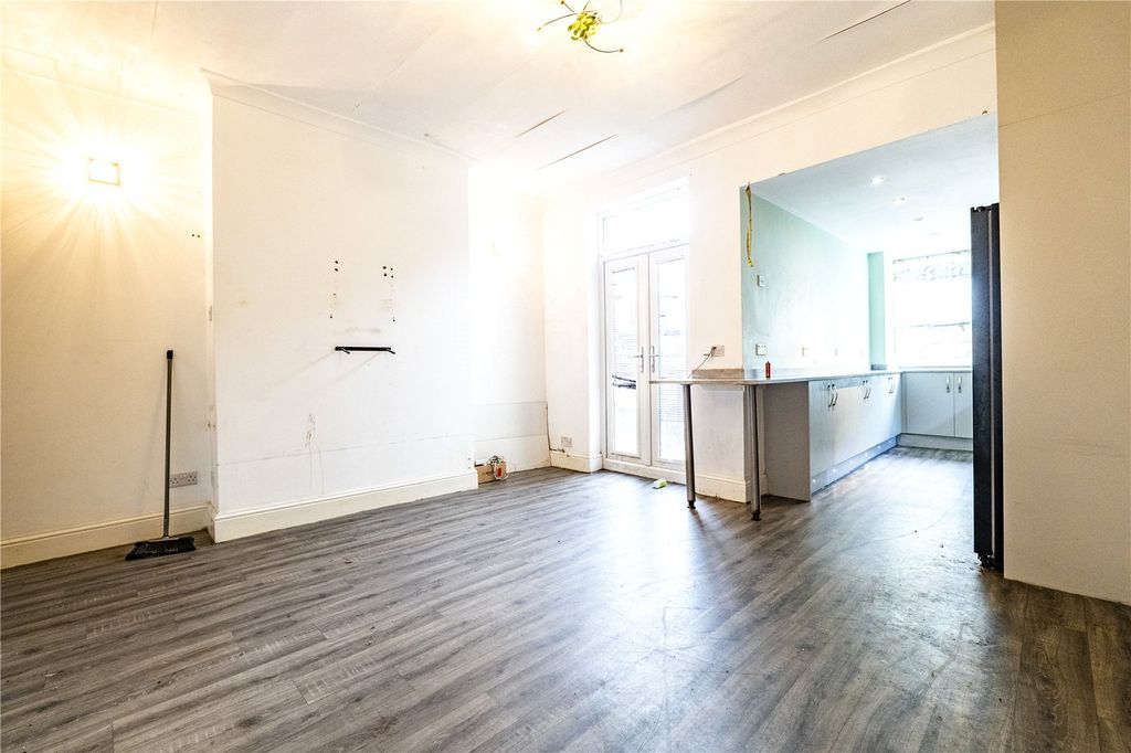 Property photo 2 of 11 Living Room