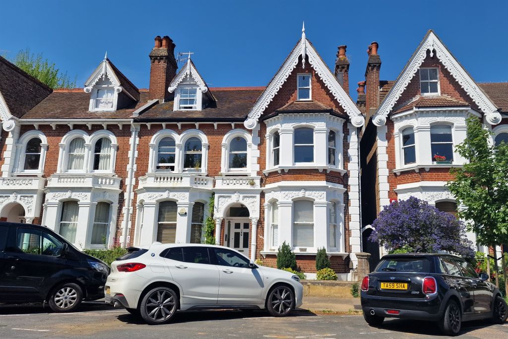 Property photo 1 of 12