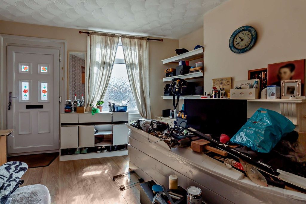 Property photo 2 of 18