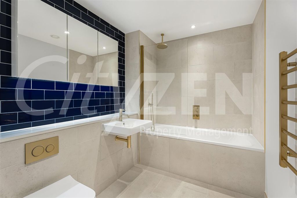 Property photo 3 of 31 Bathroom (Same Flat Type)