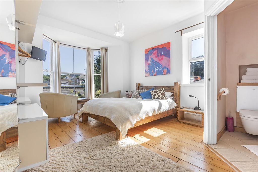 Property photo 2 of 30