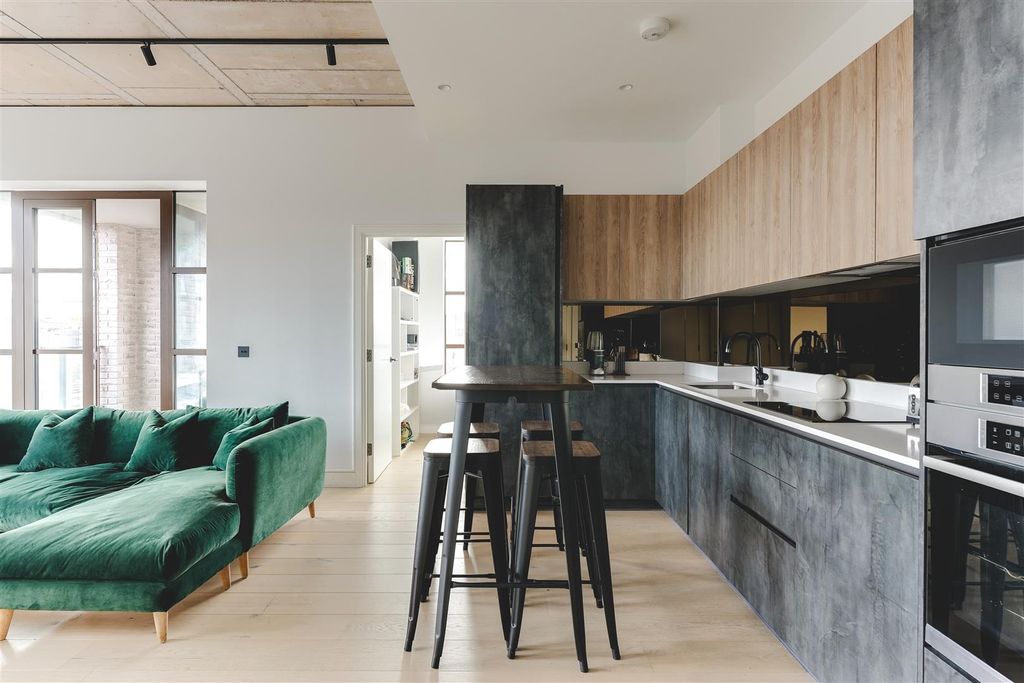 Property photo 3 of 23 Empress Apartments -3.Jpg