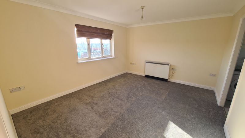 Property photo 3 of 8 Photo 4