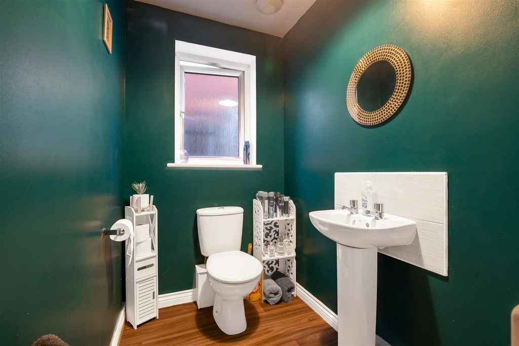 Property photo 3 of 12 wc.Jpg