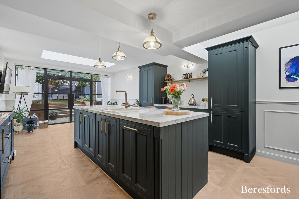 Property photo 2 of 33 Picture No. 12