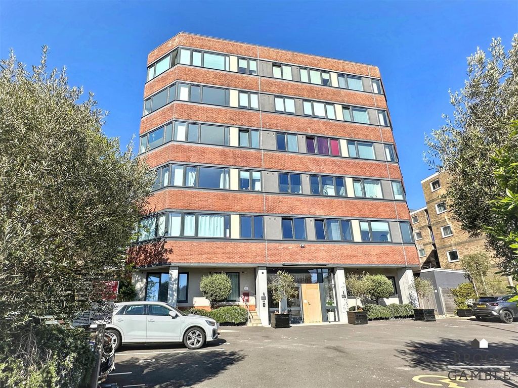 Property photo 1 of 13 01323 438506