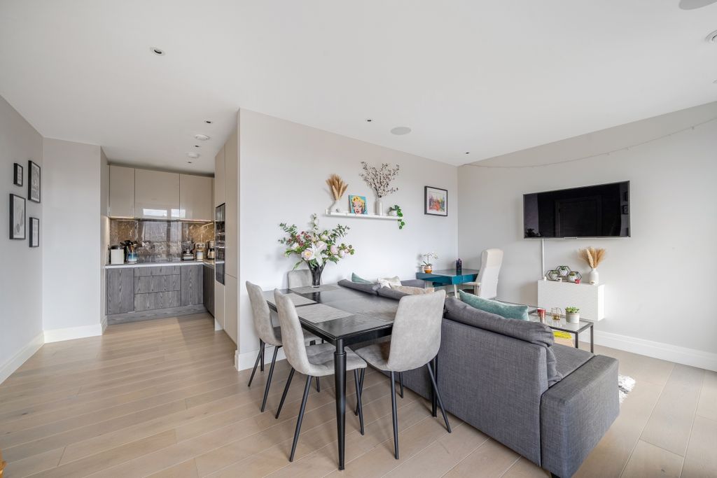 Property photo 1 of 11 1355192-12-68c9B3...