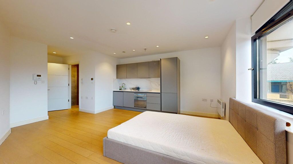 Property photo 1 of 10 Bedroom