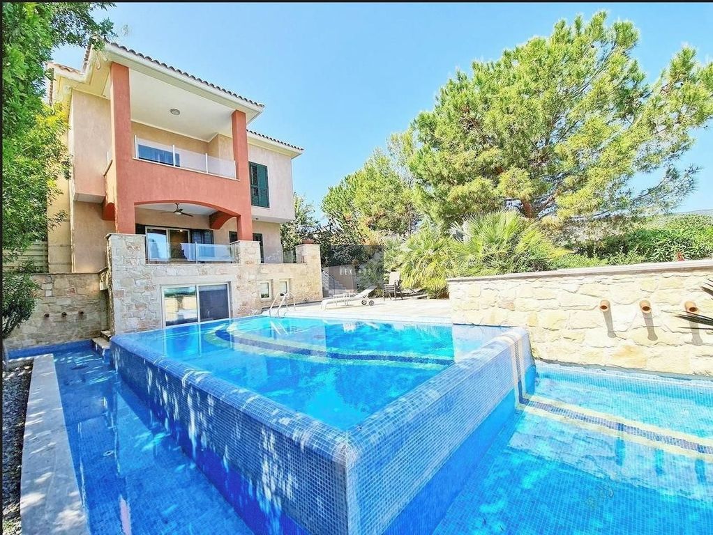Property photo 2 of 48