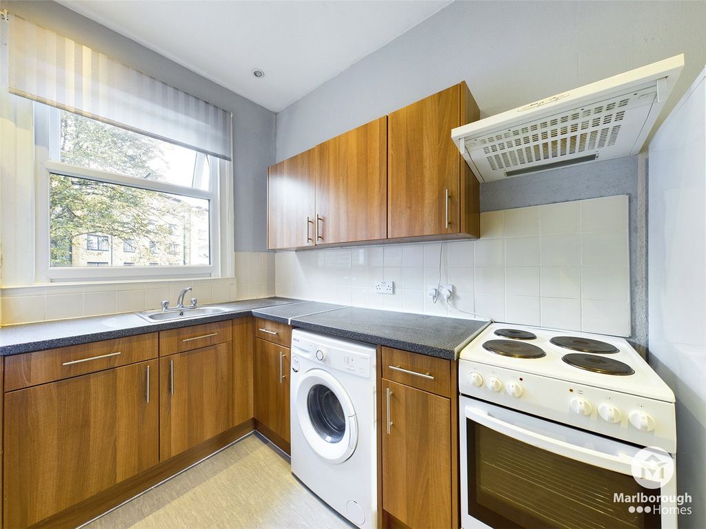 Property photo 2 of 8 Leytonstone E11