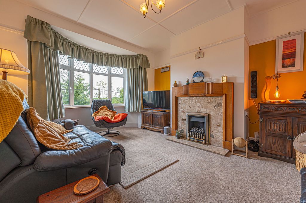 Property photo 2 of 43