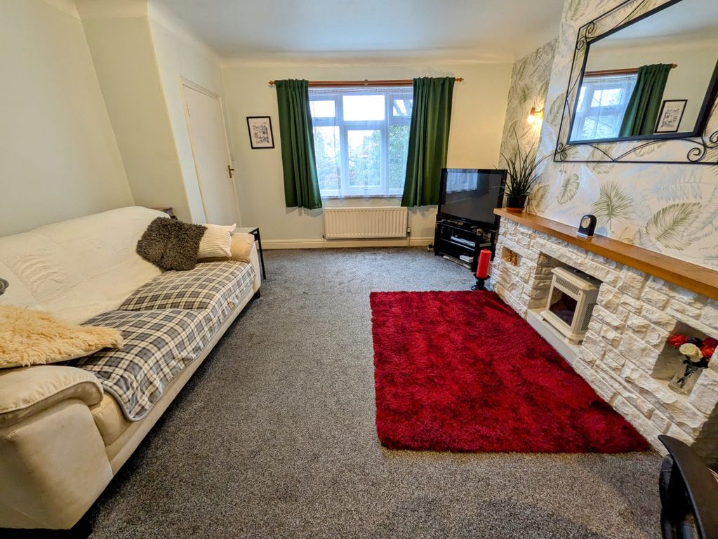 Property photo 2 of 16 Lounge