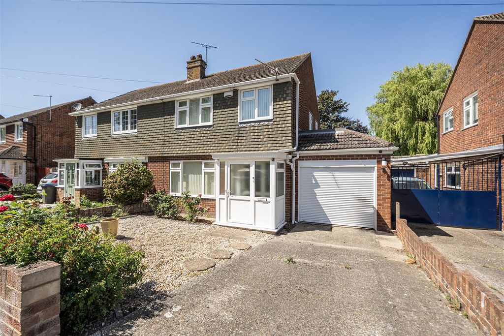 Property photo 1 of 17 1467503-19-6A160d03A6E7c.Jpg