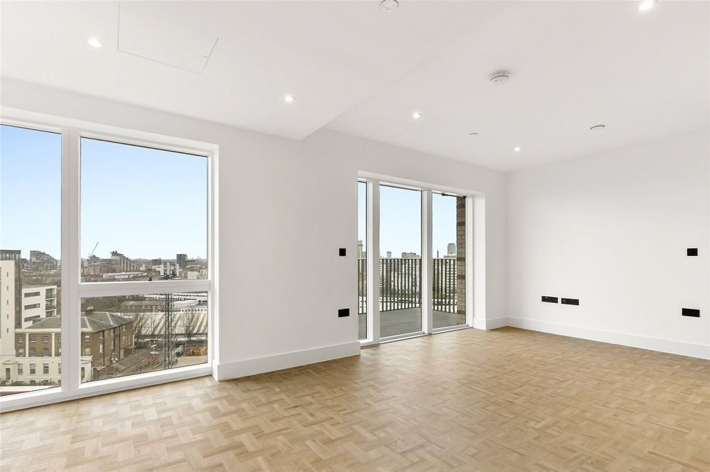 Property photo 3 of 12 Reception