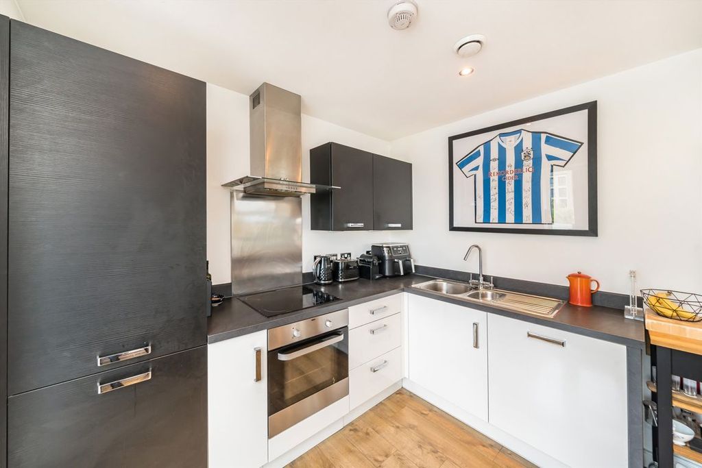 Property photo 3 of 5