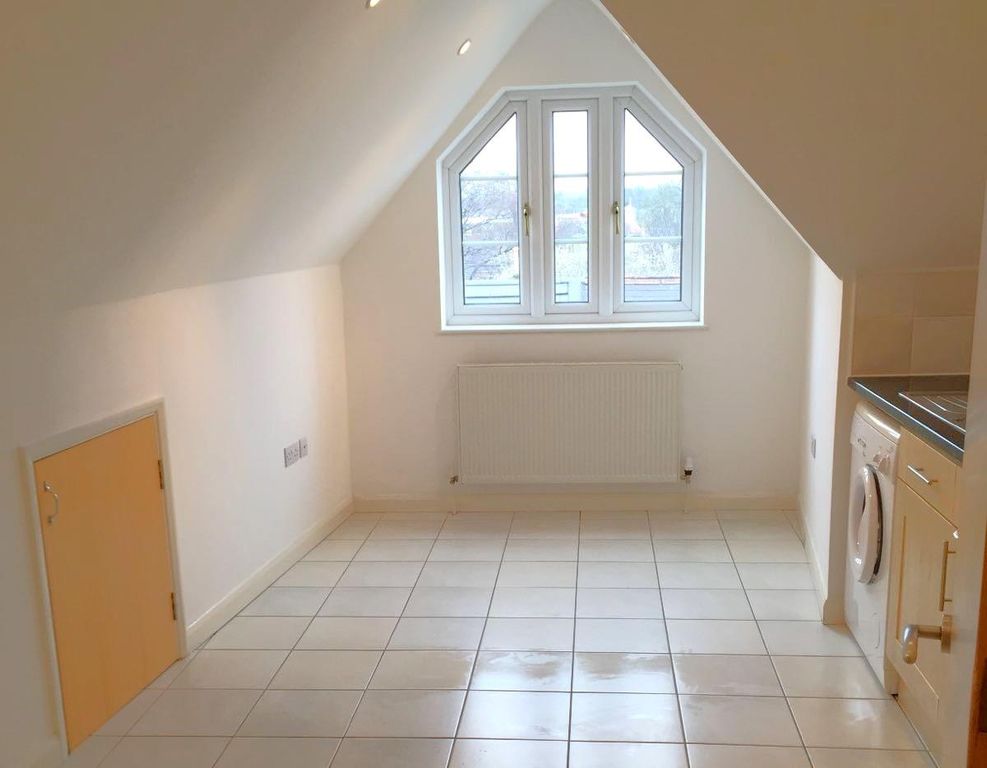 Property photo 2 of 6 Kitchen