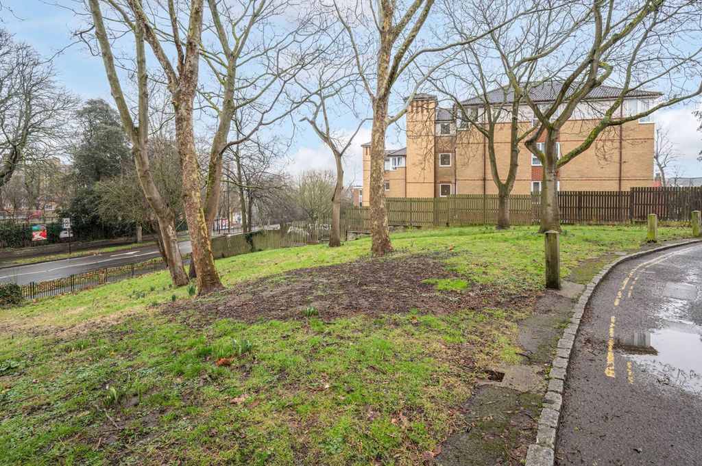 Property photo 1 of 21