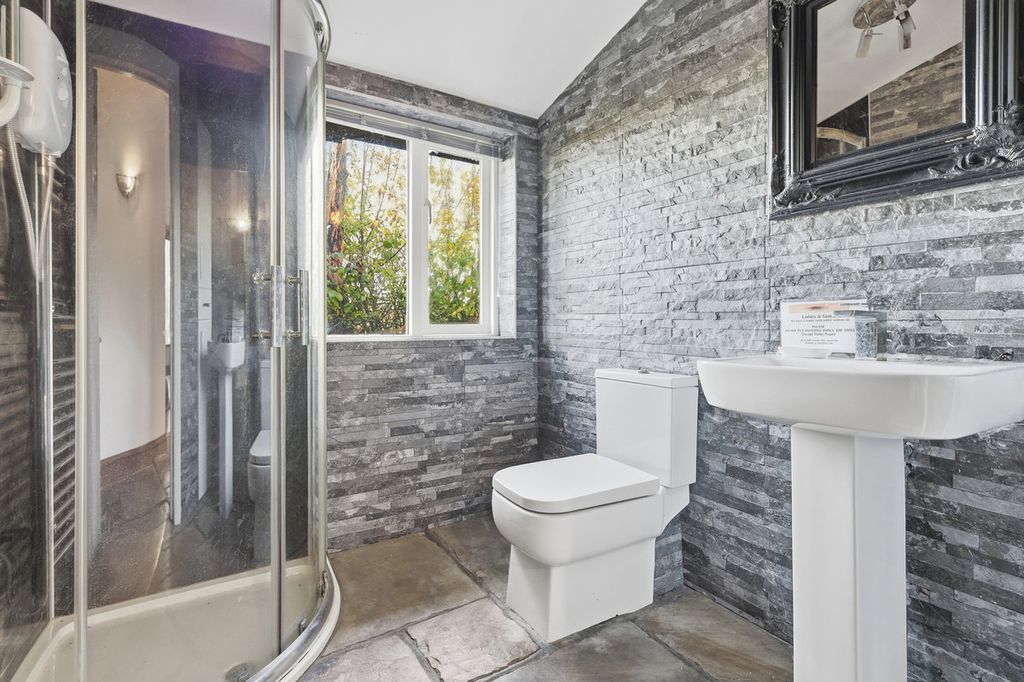 Property photo 3 of 27