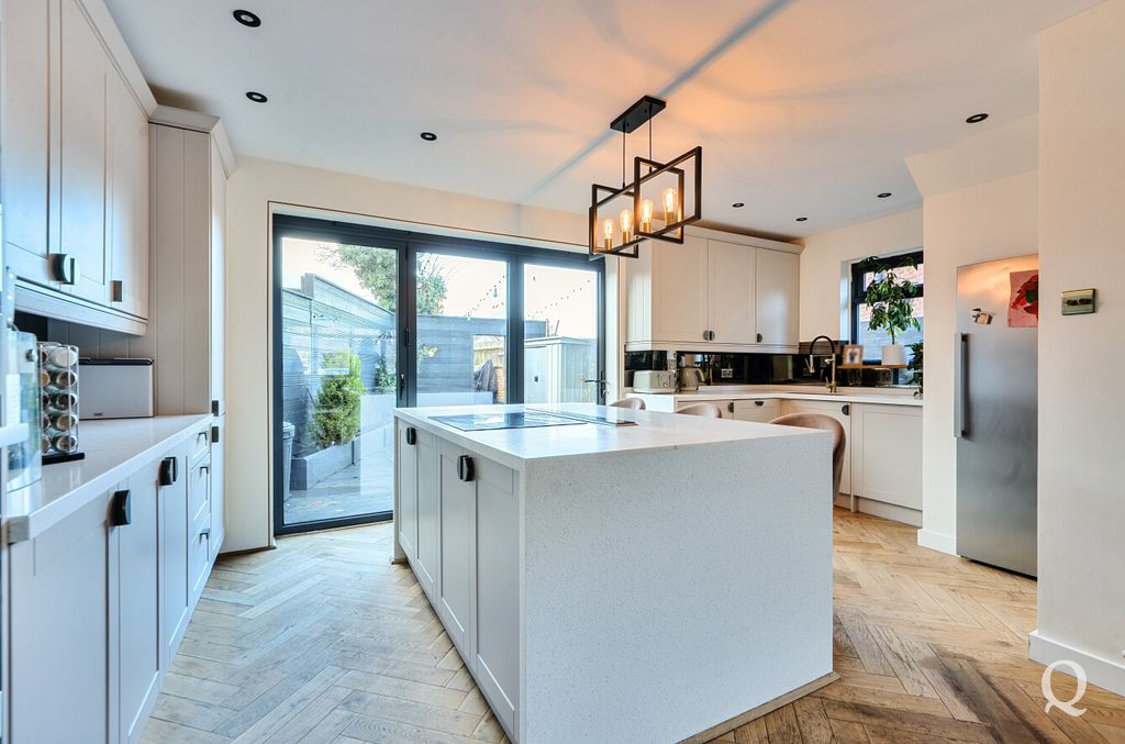 Property photo 3 of 21 0E0823ba-04A6-4E0...