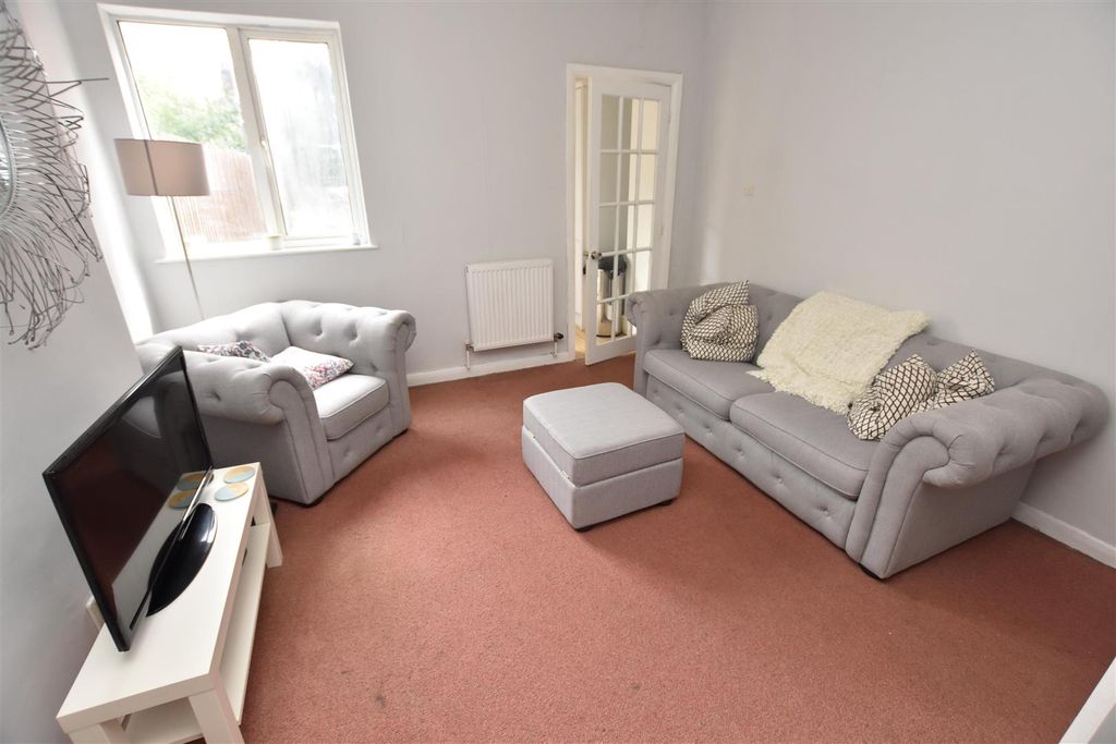 Property photo 2 of 17 Approach