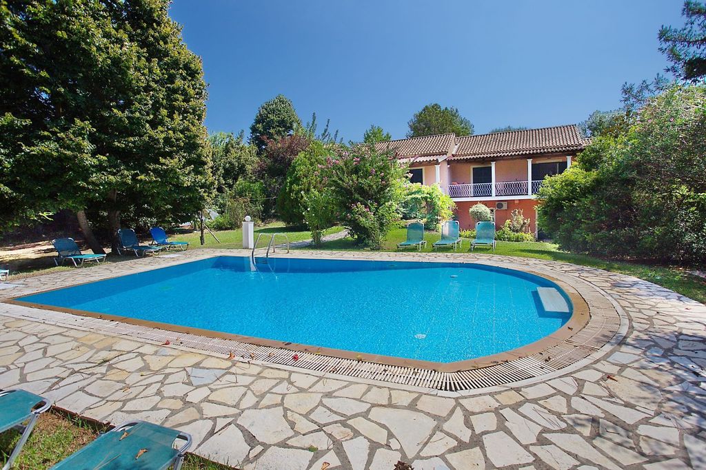Property photo 1 of 19 House View Pool