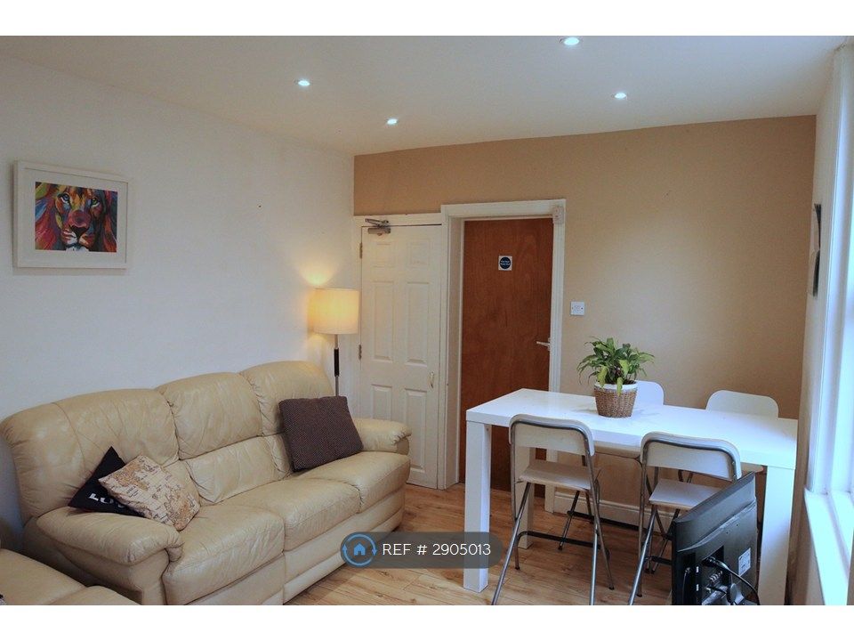 Property photo 3 of 9 Living Room (Open Plan)
