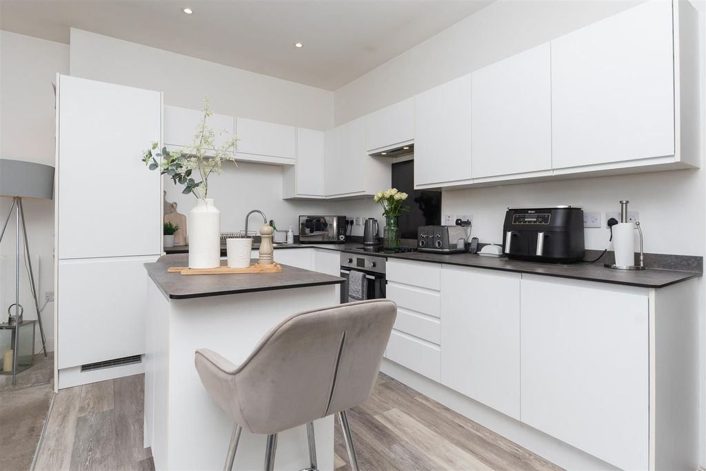 Property photo 3 of 21 Flat-7-223-Newfoundland-Road-Bs2-9Nx-10.Jpg