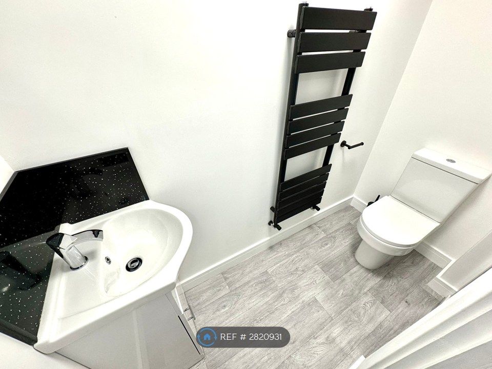 Property photo 2 of 19 Room 4 Ensuite