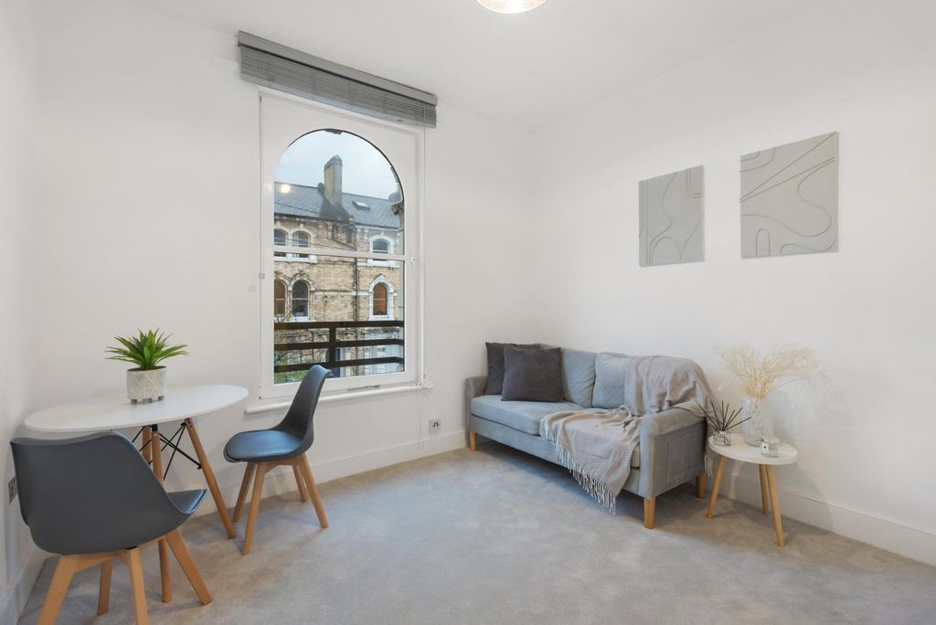 Property photo 3 of 8