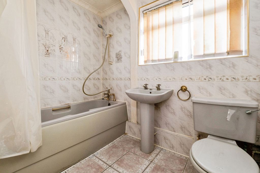 Additional image 13 of 2 bed maisonette for saleFyfield Road, Rainham RM13