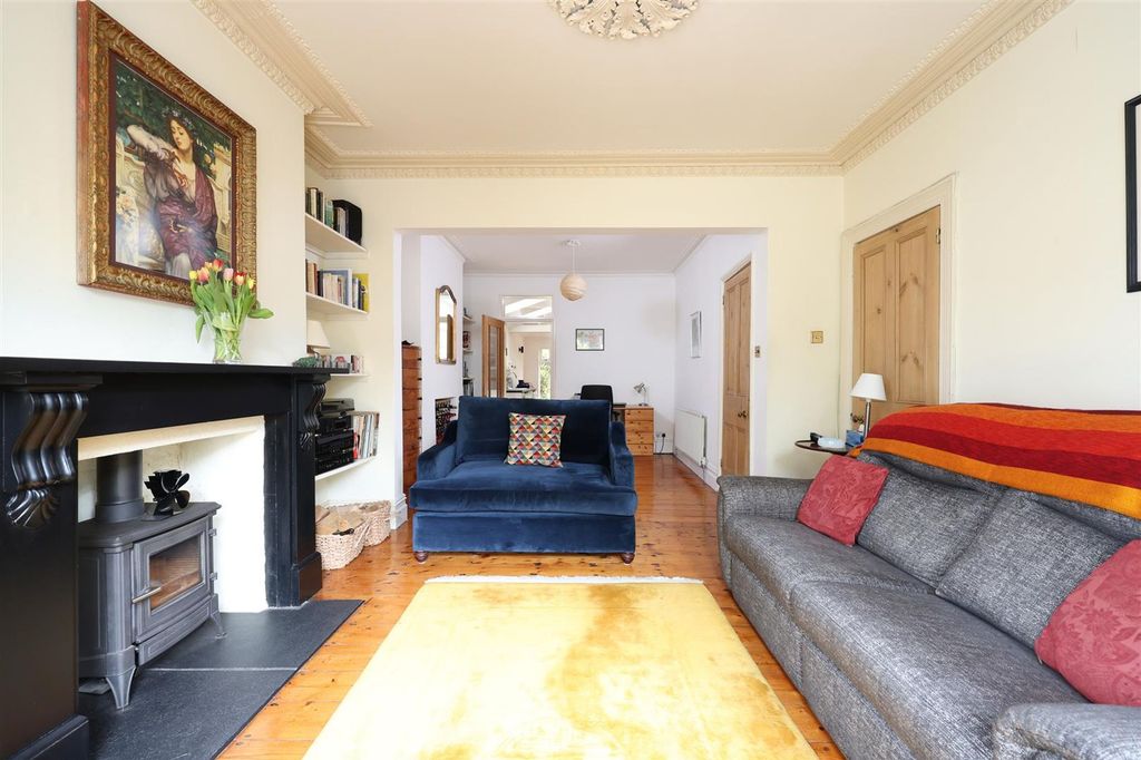 Property photo 3 of 18
