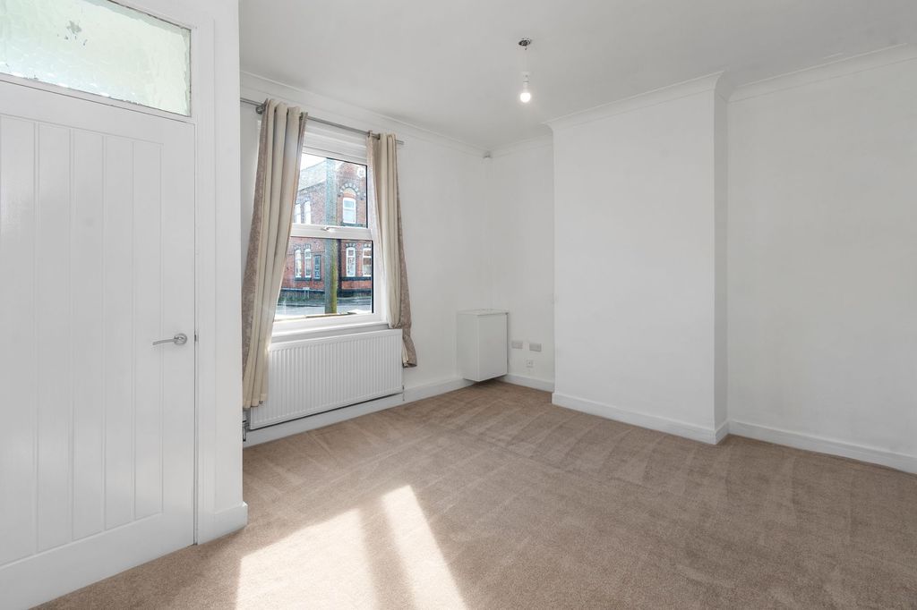 Property photo 2 of 28