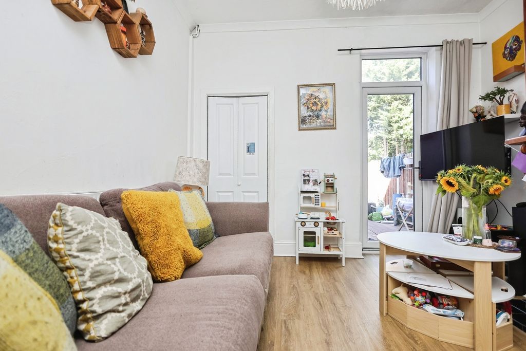 Property photo 2 of 11 Pbox-Img.Jpg