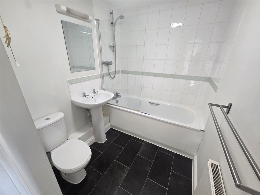 Property photo 2 of 5 20251001_144241.Jpg