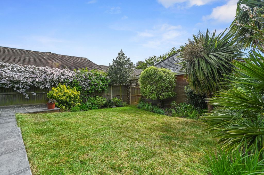 Property photo 2 of 43 Pt-Fc(Col)-15Louiseclose-33
