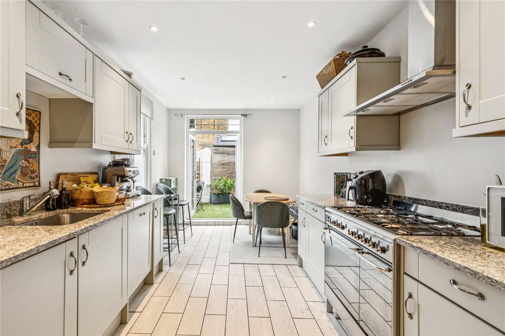 Property photo 3 of 12 Picture No. 33