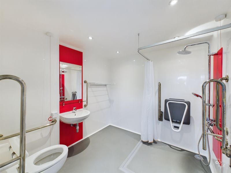 Property photo 3 of 8 Platamium Bathroom