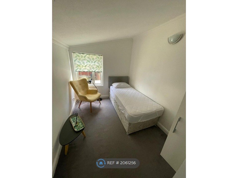 Property photo 2 of 18 Single Bed Room