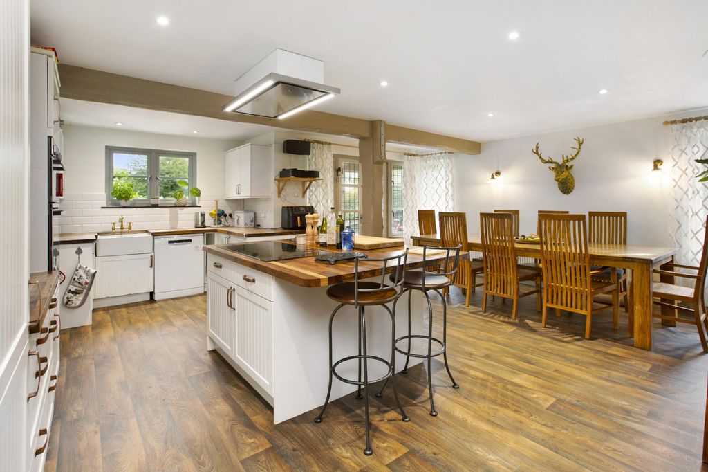 Property photo 3 of 25 Image