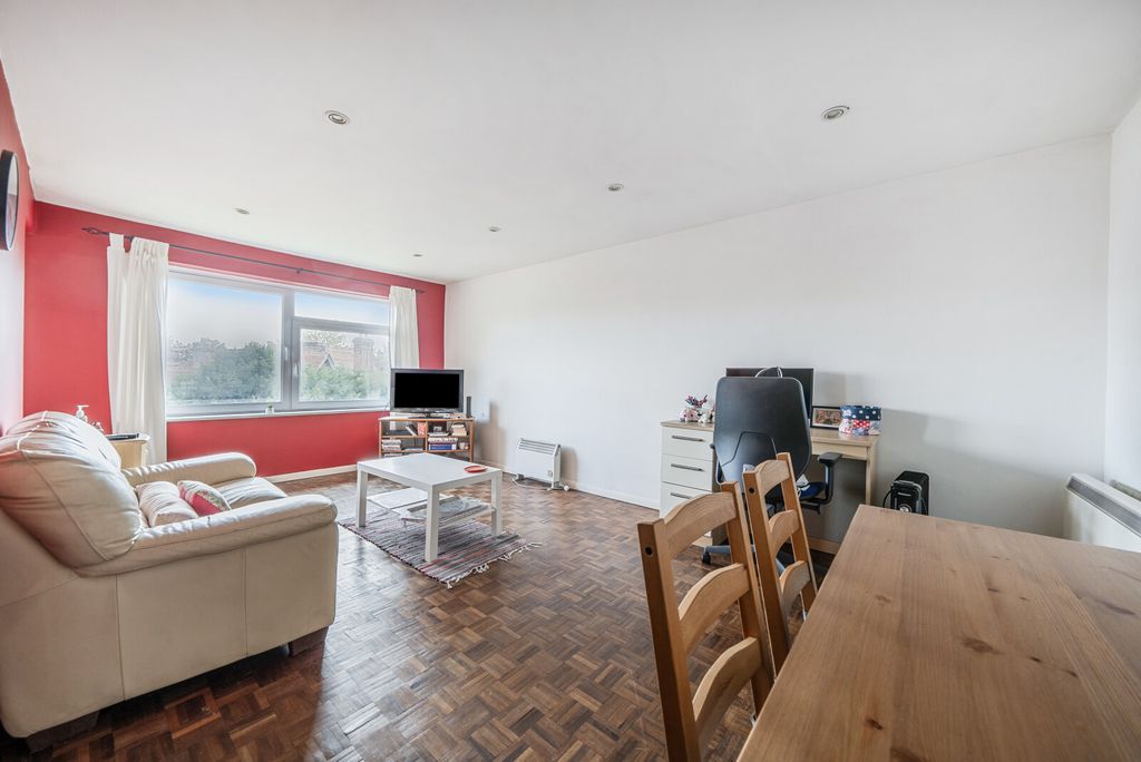 Property photo 2 of 14 1358395-13-68d2A8...