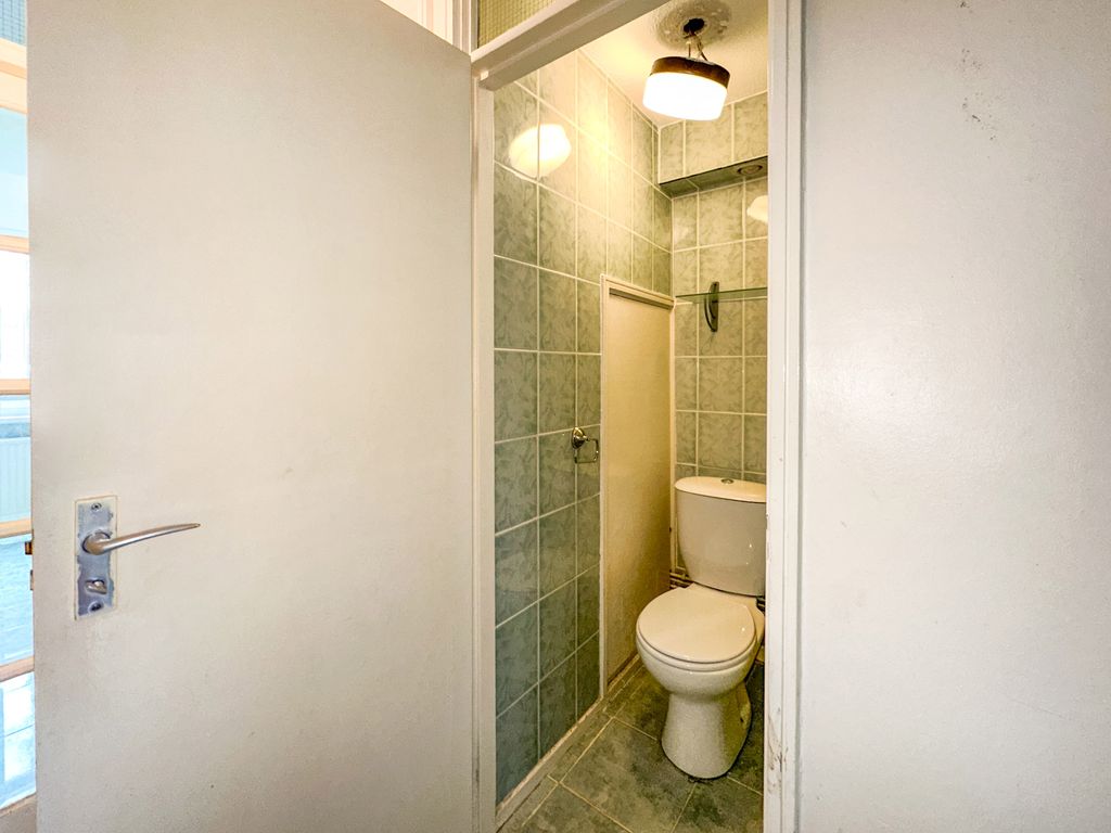 Property photo 3 of 12 147 Waverley Road, Tottenham, N17 0Pb