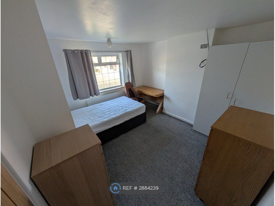 Property photo 3 of 5 Blue Room