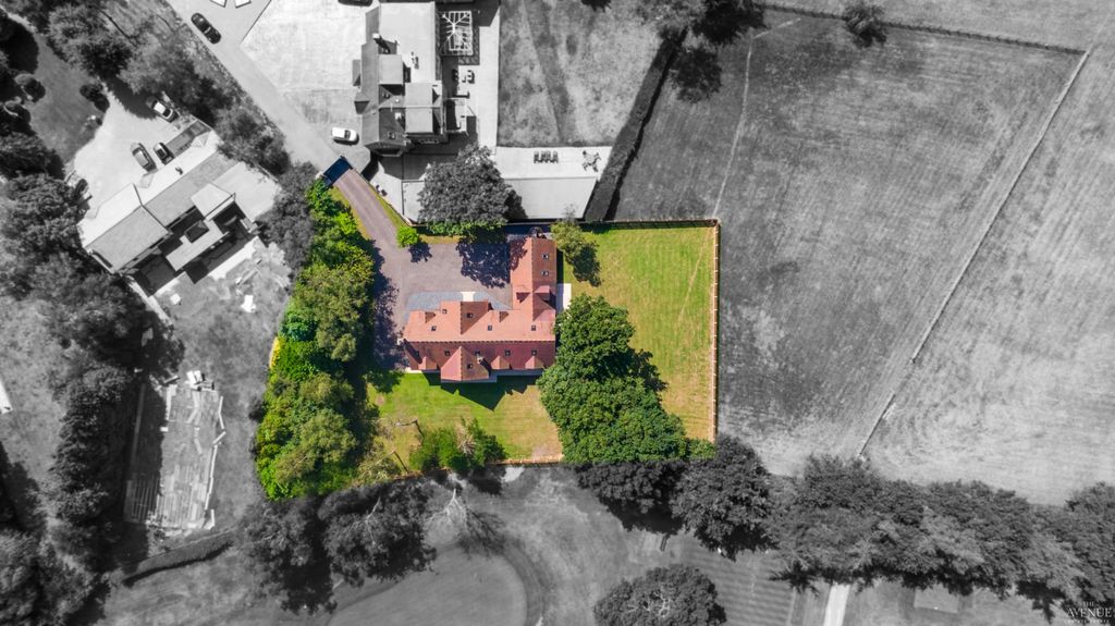 Property photo 2 of 31 4325653